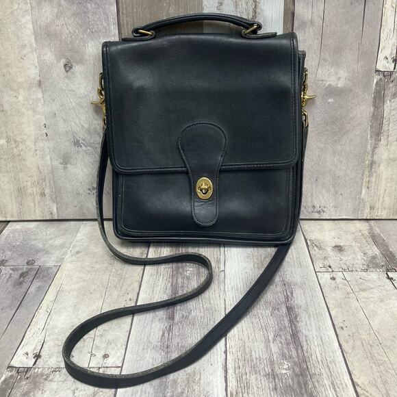 Coach Handbags - Vintage Coach Purse Crossbody 5130 Station Bag Black Leather USA Made Hangtag
